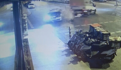 Ataşehir’de kamyonet sürücüsünün dikkatsizliği kazaya neden oldu