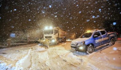 Pamukkale’de kar mesaisi devam ediyor