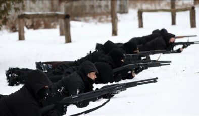 Ukrayna’da sivillere temel savunma eğitimi verildi