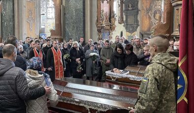Savaşta ölen 2 Ukrayna askeri için Lviv’de cenaze töreni düzenlendi