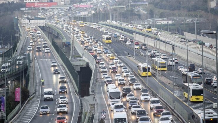 İstanbul’da sabah başlayan trafik yoğunluğu devam ediyor
