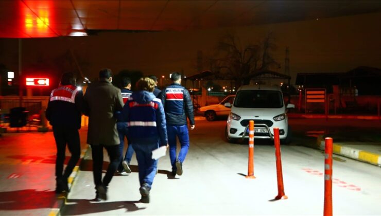 İzmir’de FETÖ’nün TSK yapılanması soruşturmasında 99 şüpheli hakkında gözaltı kararı