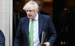 İngiltere Başbakanı Johnson istifa etmeyecek