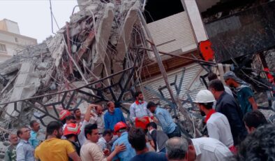 İran’da çöken 10 katlı binada ölü sayısı 11’e yükseldi