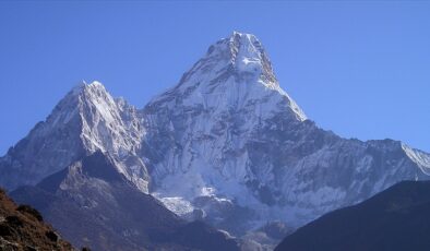 Nepalli dağcı 26. kez Everest’e tırmanarak kendisine ait rekoru kırdı