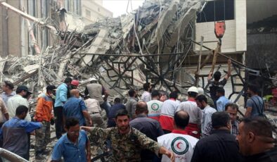 İran’da 10 katlı bina çöktü