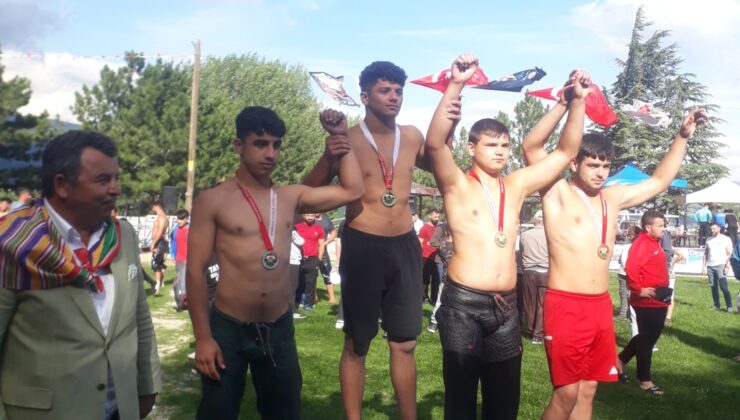Bursa Büyükşehir Belediyesporlu güreşçiler 17 madalya kazandı