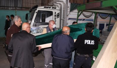 <strong>Bayrampaşa’da park halindeki kamyonun içinde bir kişi ölü bulundu</strong>