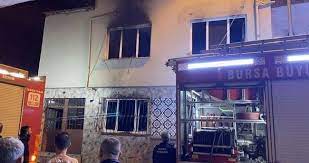 Bursa’da sinir krizi geçiren bir kişi 2 katlı evlerini yaktı