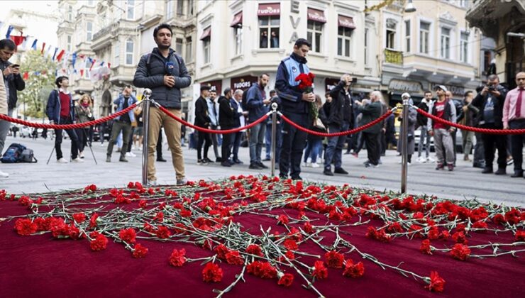 Terör saldırısında hayatını kaybedenler İstiklal Caddesi’nde anılıyor