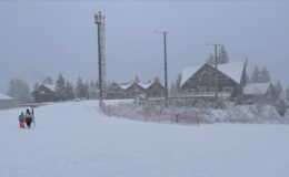 Artvin’deki Atabarı Kayak Merkezi sezonun ilk ziyaretçilerini ağırlamaya başladı
