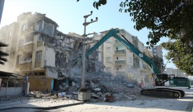 <strong>Kahramanmaraş merkezli depremlerden etkilenen illerde 50 bin 576 binanın acil yıkılması gerekiyor</strong>