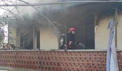 <strong>Sakarya’da evde çıkan yangında mahsur kalan kişi hayatını kaybetti</strong>