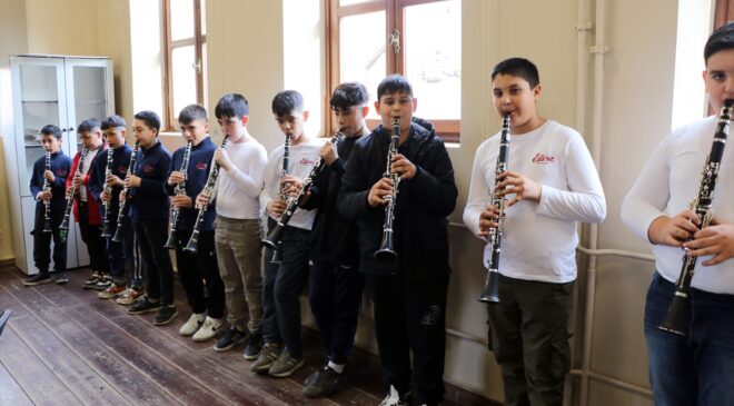 Edirne Valiliğince kurulan Edirne Müzik Akademisi geleceğin müzisyenlerini yetiştiriyor