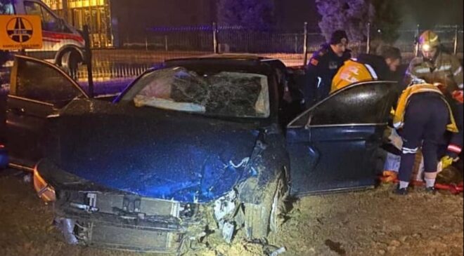 Bursa’da yol kenarına devrilen otomobildeki 2 kişi hayatını kaybetti