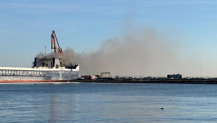 Samsun Limanı’nda bulunan gemide çıkan yangın kontrol altına alındı