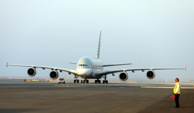 Dünyanın en büyük yolcu uçağına ilk Türk kadın kaptan pilot