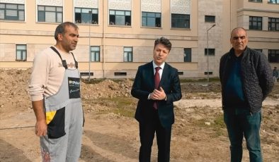 Gelibolu’da 2 okula halı saha yapılacak