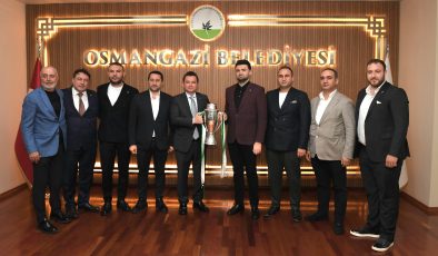 Bursaspor’un şampiyonluk kupası Osmangazi Belediyesi’nde